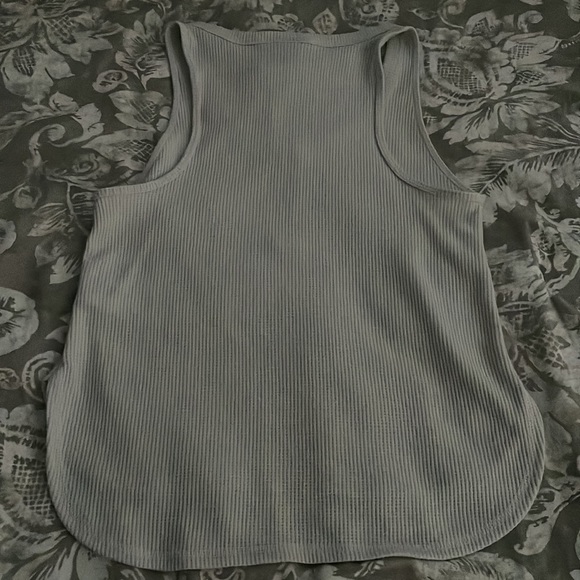 GRAY TOP♥️Size small - Picture 4 of 5